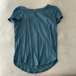 Lulu size 6 tee